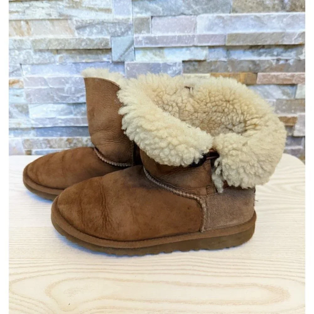 UGG Australia 5991 Bailey Button Boots Chestnut Girls Size 5M